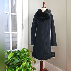 Stunning DKNY black dress coat NWT 😍